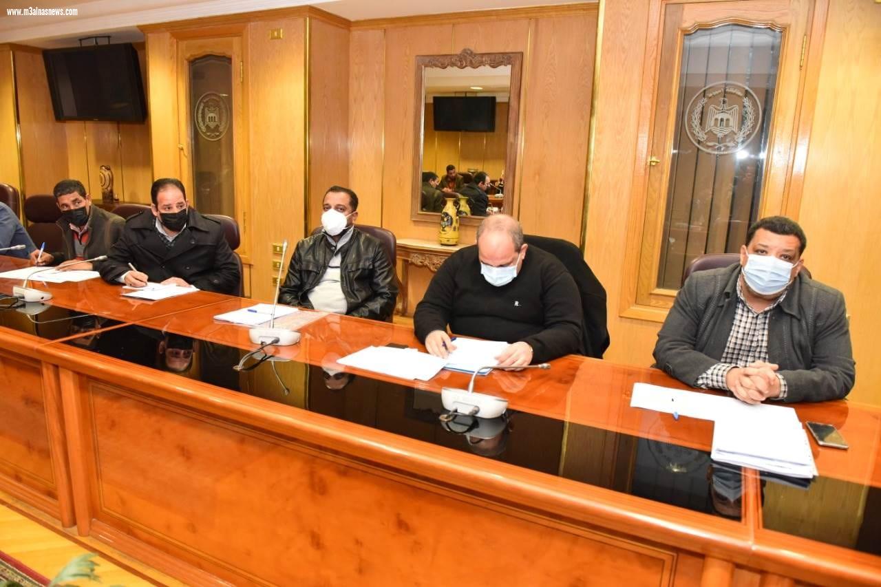 محافظ أسيوط يؤكد على متابعته المستمرة لمنظومة تقنين أراضي أملاك الدولة ويشدد على تكثيف العمل وزيادة معدلات الأداء